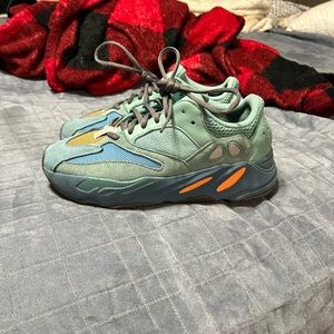 adidas yeezy 700